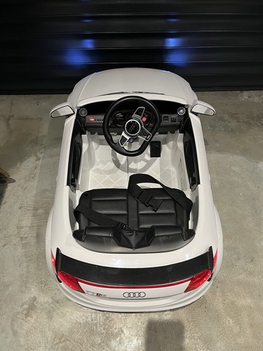 Kids ride audi - tt, car